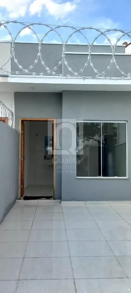 Casa à venda com 2 quartos, 51m² - Foto 1