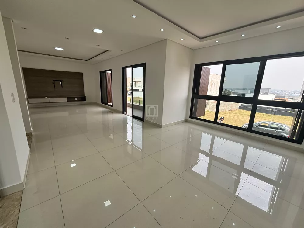 Casa de Condomínio à venda com 4 quartos, 323m² - Foto 1