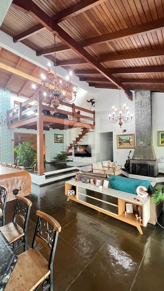 Chácara, 3 quartos, 1050 m² - Foto 1
