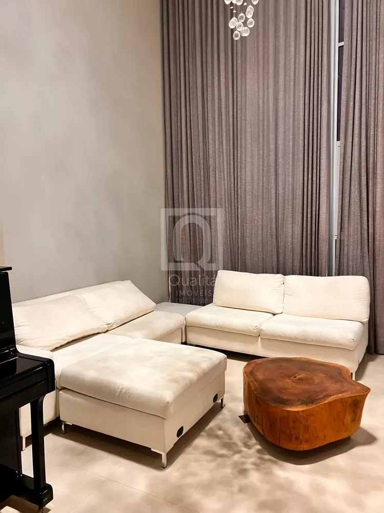 Apartamento à venda com 3 quartos, 200m² - Foto 1