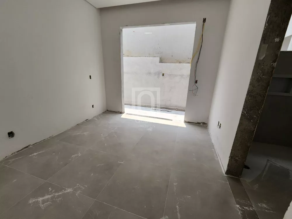 Casa de Condomínio à venda com 3 quartos, 300m² - Foto 2