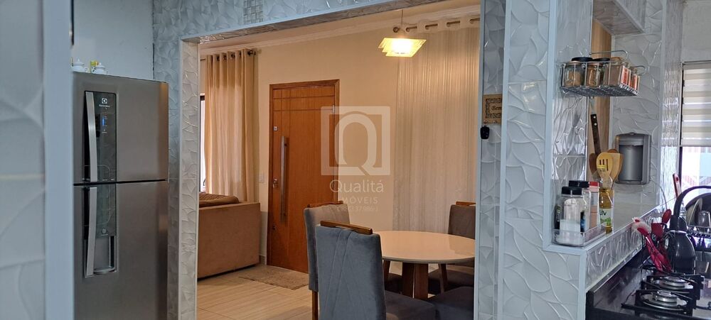 Casa à venda com 2 quartos, 250m² - Foto 1