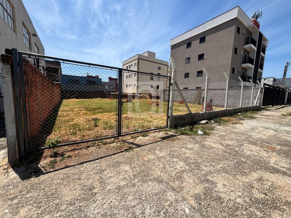 Loteamento e Condomínio - Foto 1