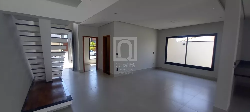 Casa de Condomínio à venda com 3 quartos, 250m² - Foto 2