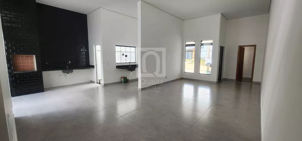 Casa de Condomínio à venda com 3 quartos, 220m² - Foto 1