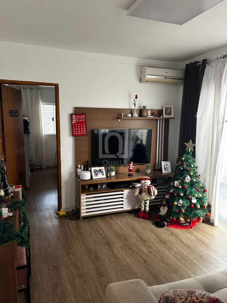 Casa à venda com 2 quartos, 270m² - Foto 1