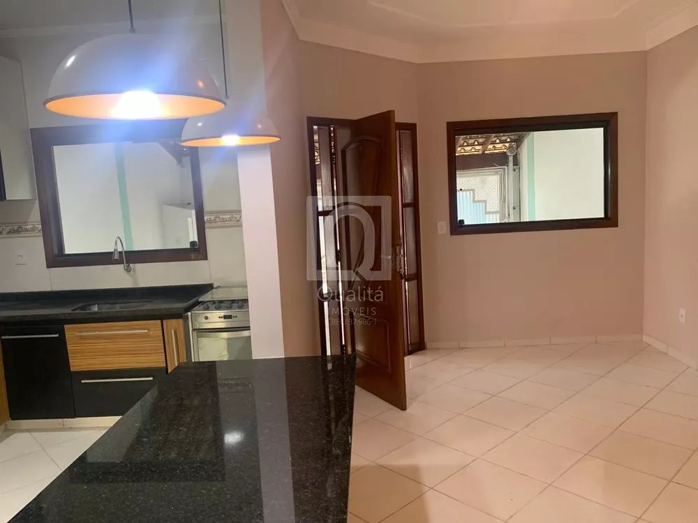 Casa à venda com 3 quartos, 122m² - Foto 1