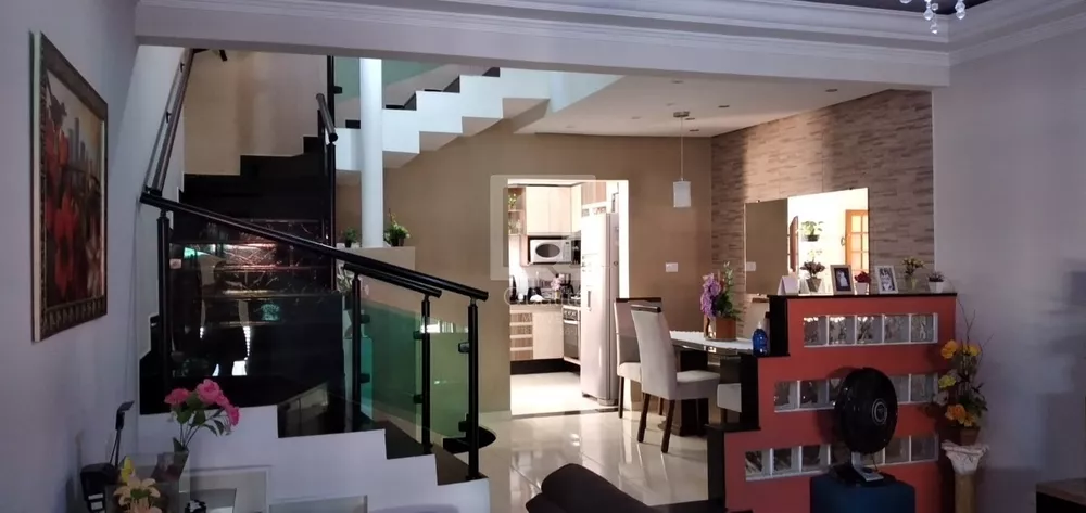 Sobrado à venda com 3 quartos, 171m² - Foto 1