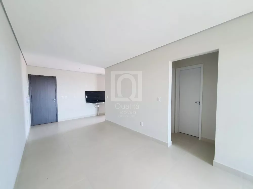 Apartamento à venda com 2 quartos, 70m² - Foto 3