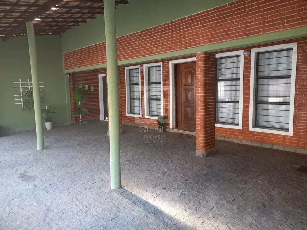 Sobrado à venda com 5 quartos, 237m² - Foto 1