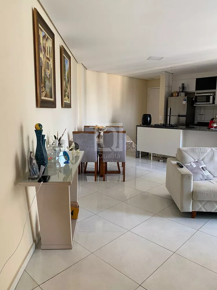 Apartamento à venda com 2 quartos, 75m² - Foto 2