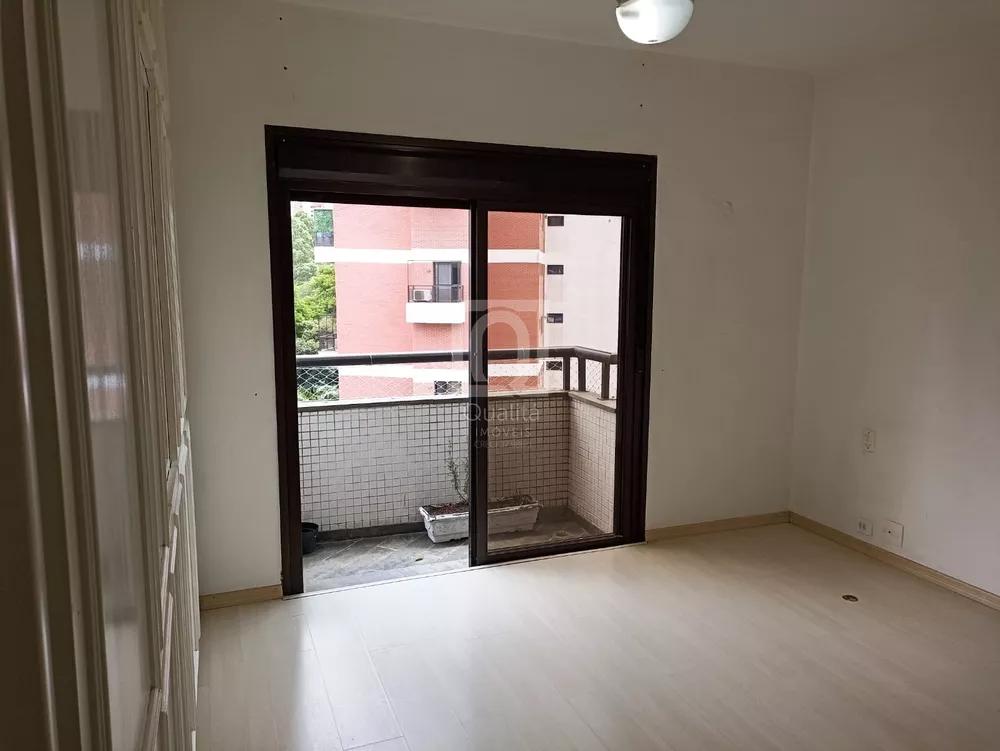 Apartamento à venda com 4 quartos, 196m² - Foto 7