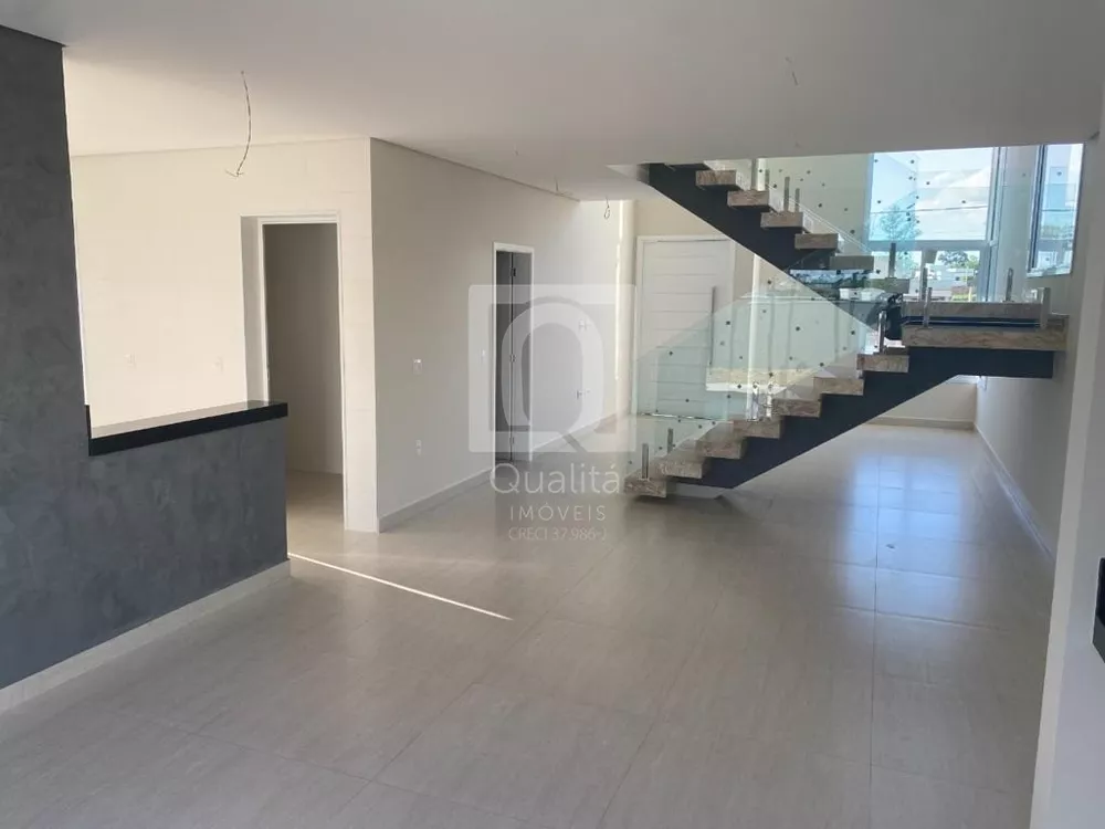 Casa de Condomínio à venda com 3 quartos, 215m² - Foto 4