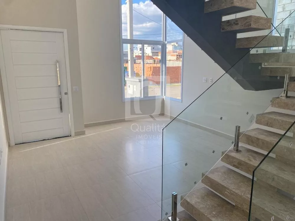 Casa de Condomínio à venda com 3 quartos, 215m² - Foto 2