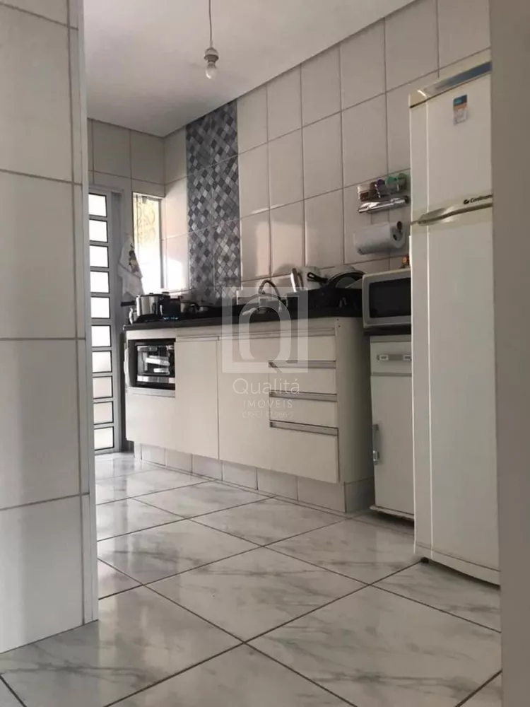 Casa à venda com 3 quartos, 90m² - Foto 1