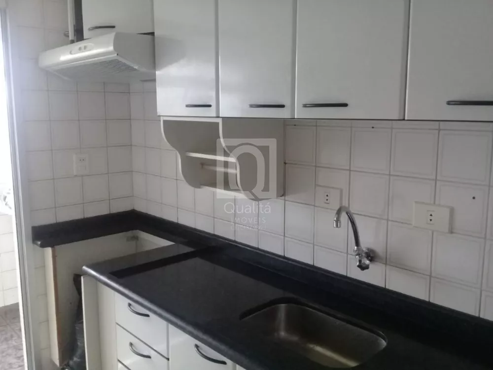 Apartamento à venda com 2 quartos, 65m² - Foto 3