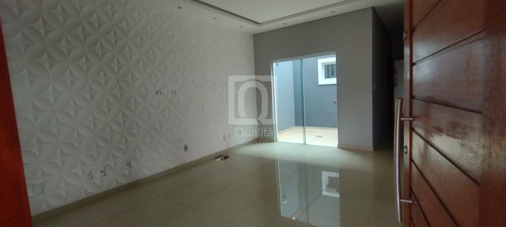Casa à venda com 3 quartos, 210m² - Foto 2