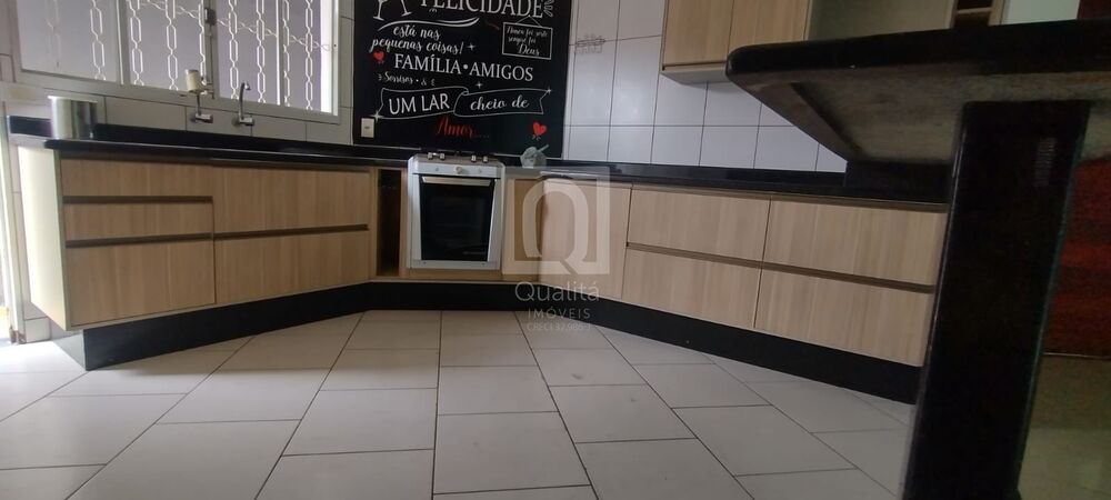 Casa à venda com 3 quartos, 210m² - Foto 7