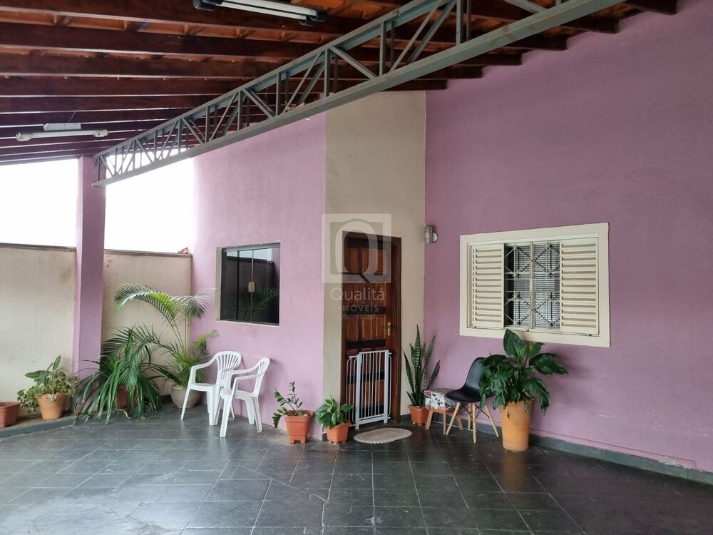 Casa à venda com 2 quartos, 200m² - Foto 2