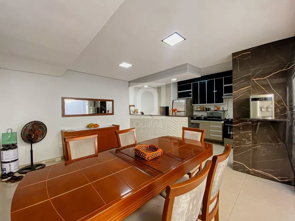 Casa de Condomínio à venda com 4 quartos, 140m² - Foto 2