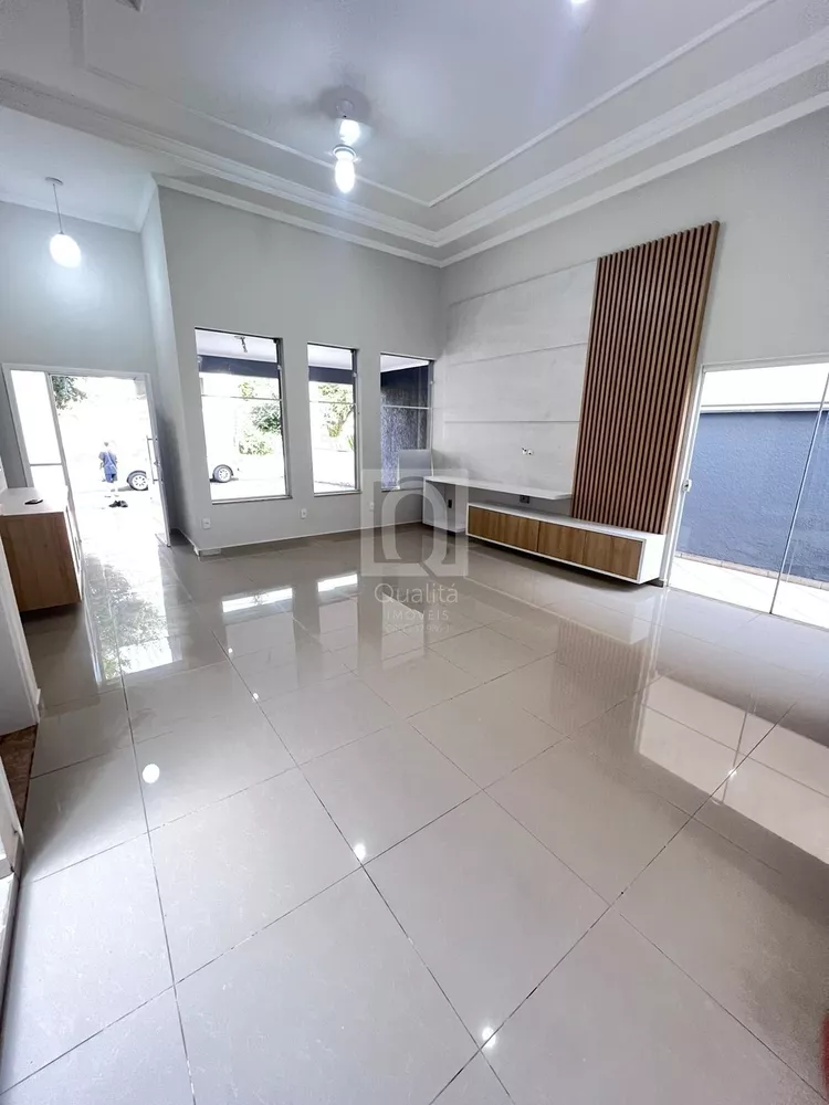 Casa de Condomínio à venda com 3 quartos, 250m² - Foto 2