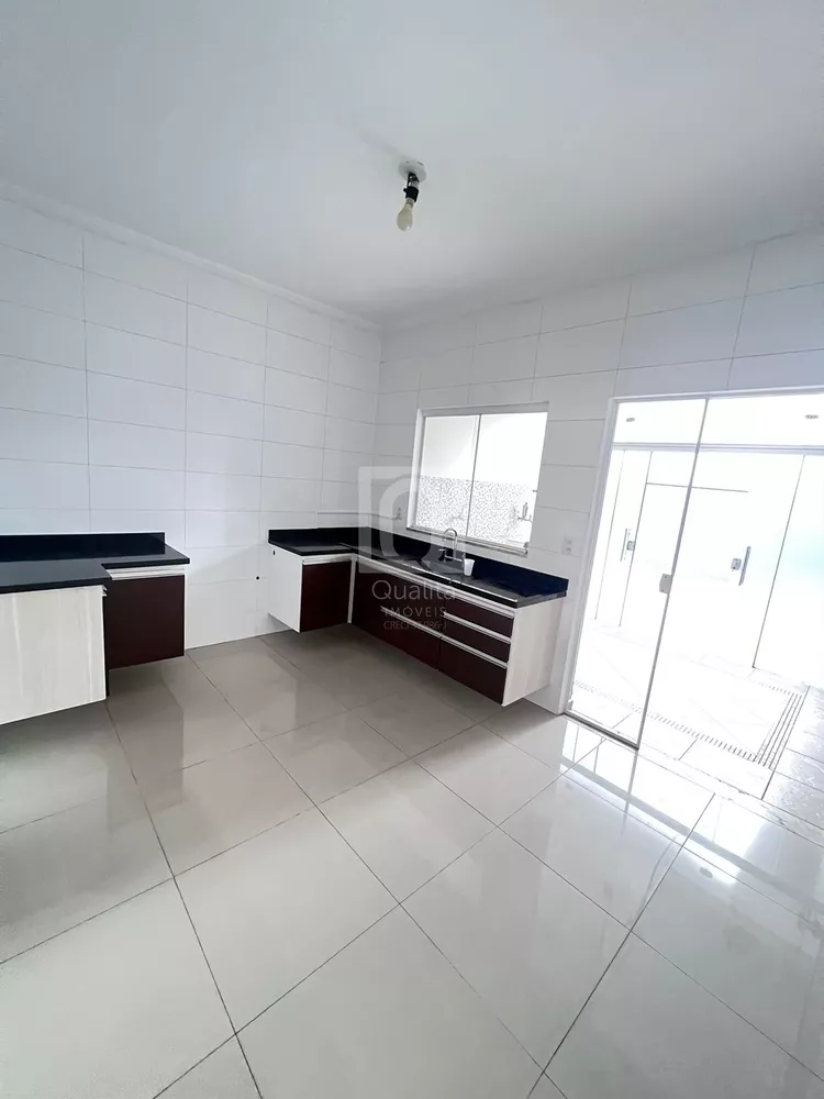 Casa de Condomínio à venda com 3 quartos, 250m² - Foto 4