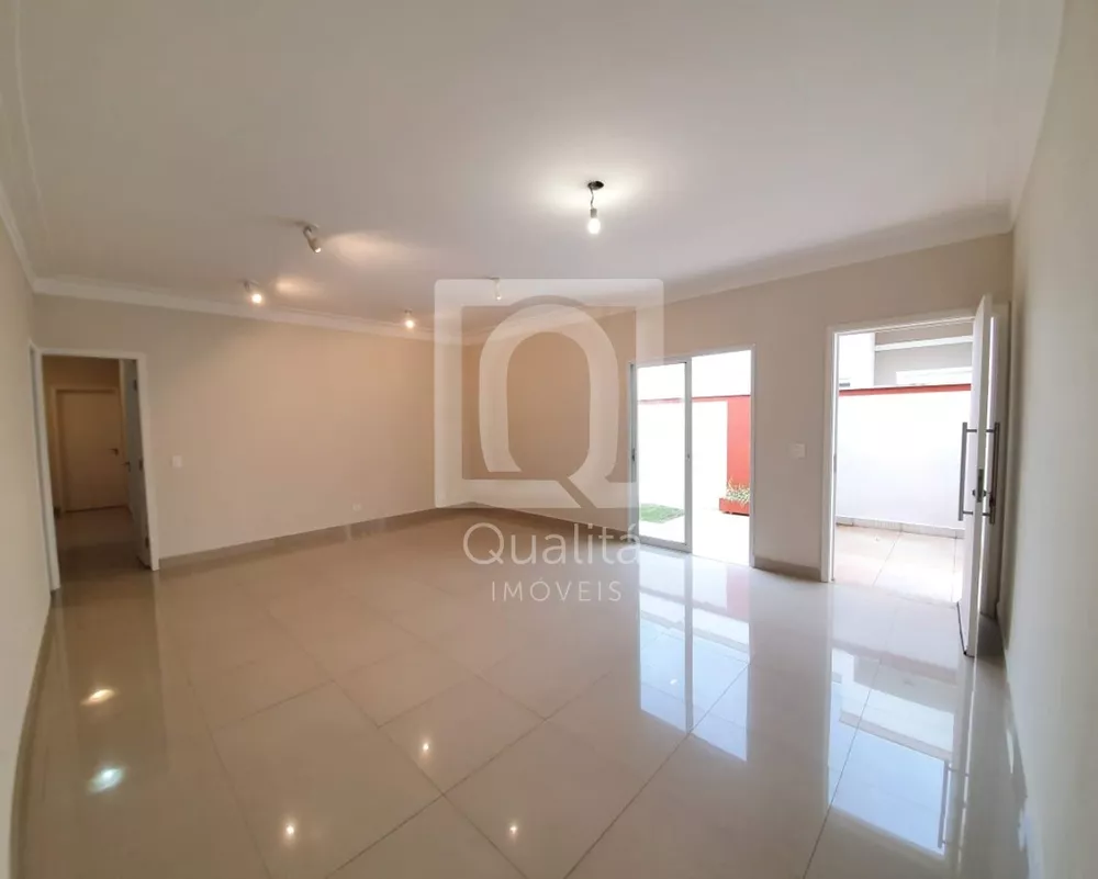 Casa de Condomínio à venda com 3 quartos, 250m² - Foto 1