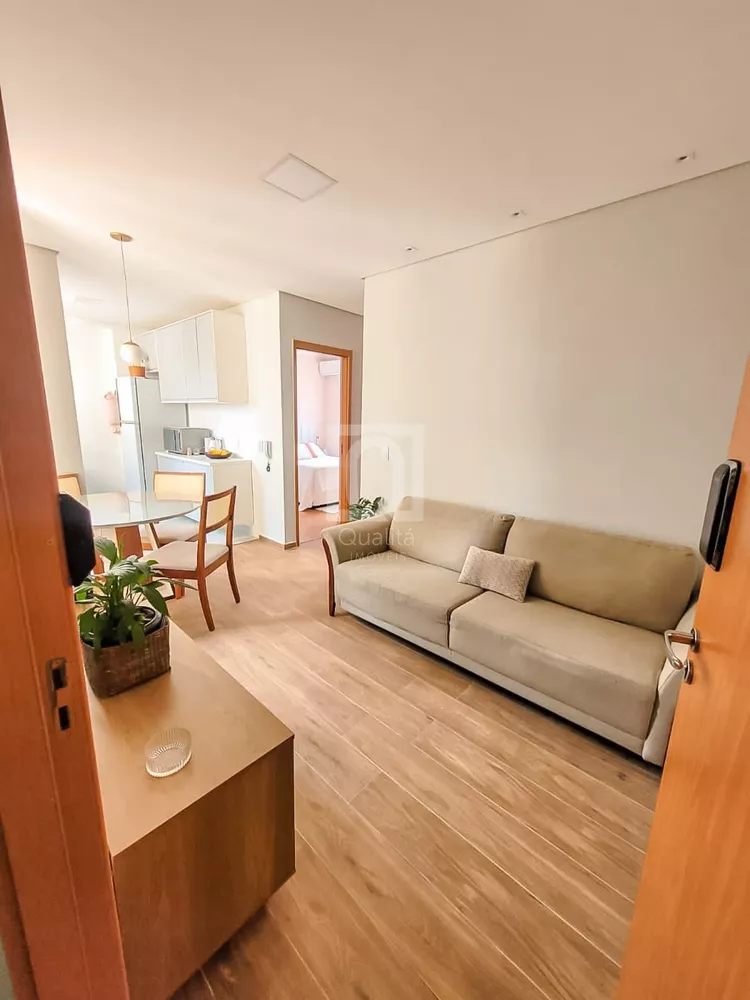 Apartamento à venda com 2 quartos, 42m² - Foto 2