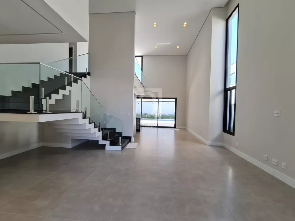 Casa de Condomínio à venda com 4 quartos, 370m² - Foto 2