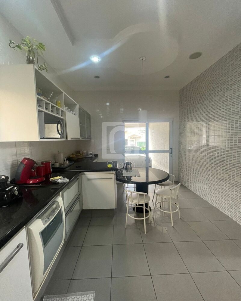 Casa de Condomínio à venda e aluguel com 3 quartos, 360m² - Foto 23