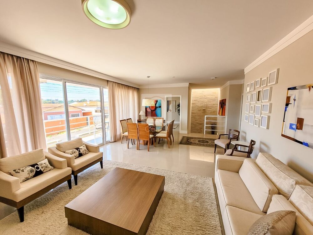 Sobrado à venda com 4 quartos, 360m² - Foto 1