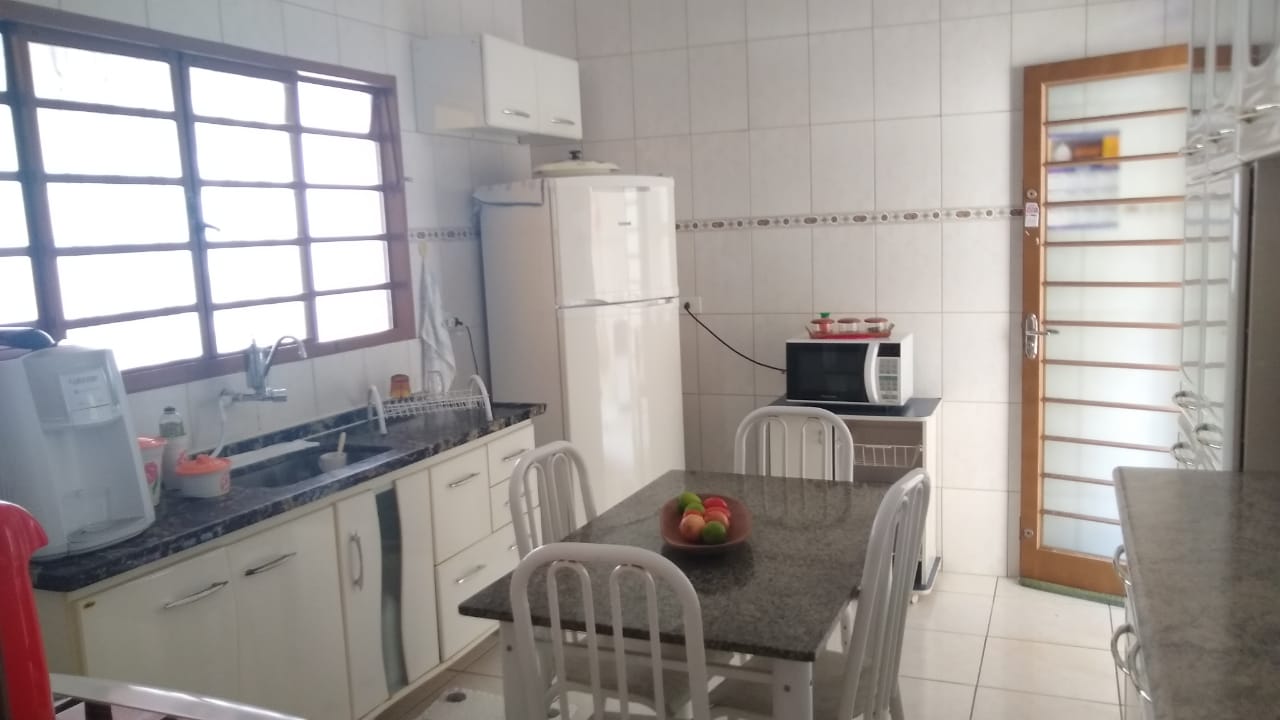 Casa à venda com 1 quarto, 250m² - Foto 13