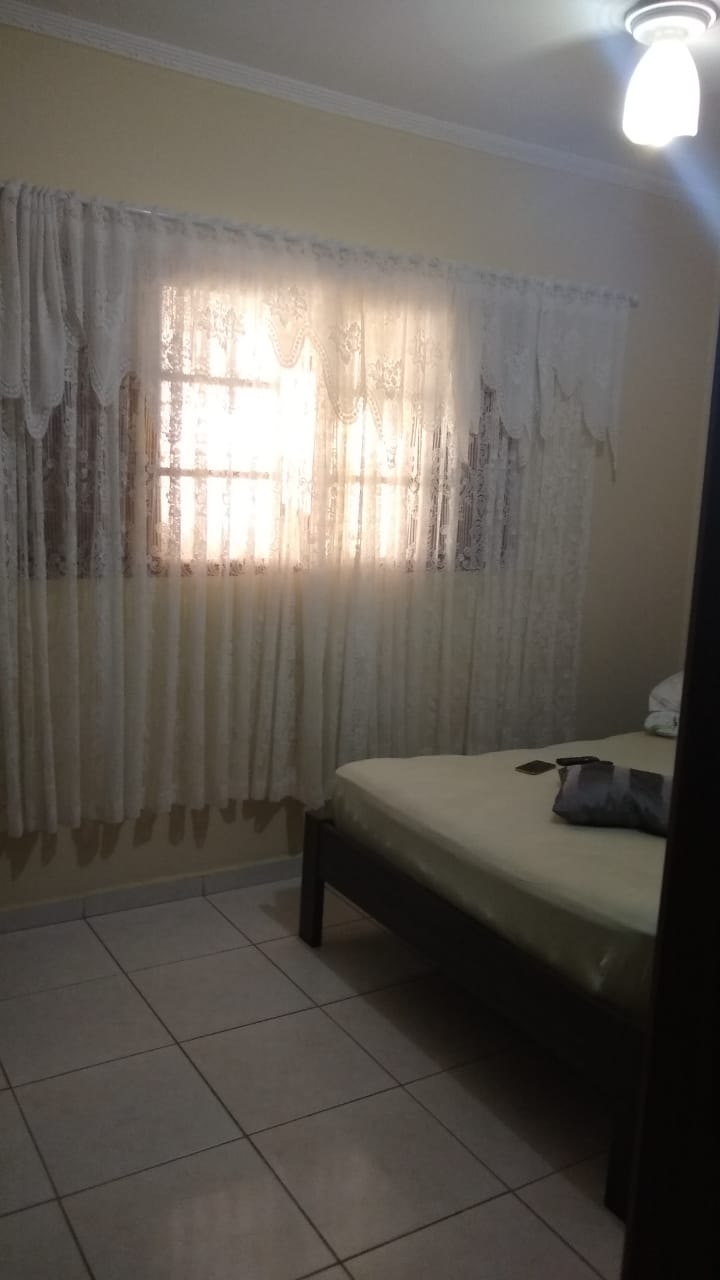 Casa à venda com 1 quarto, 250m² - Foto 2