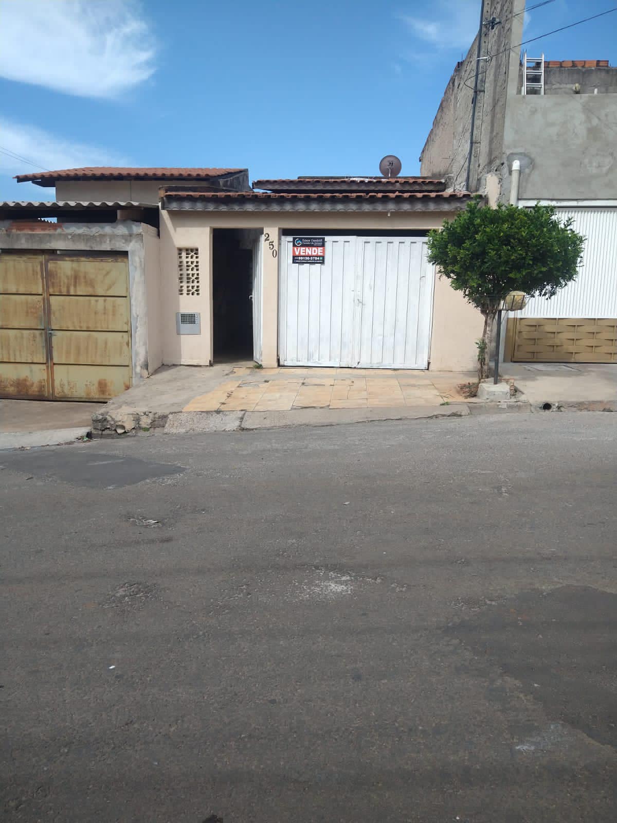 Casa à venda com 3 quartos, 250m² - Foto 1