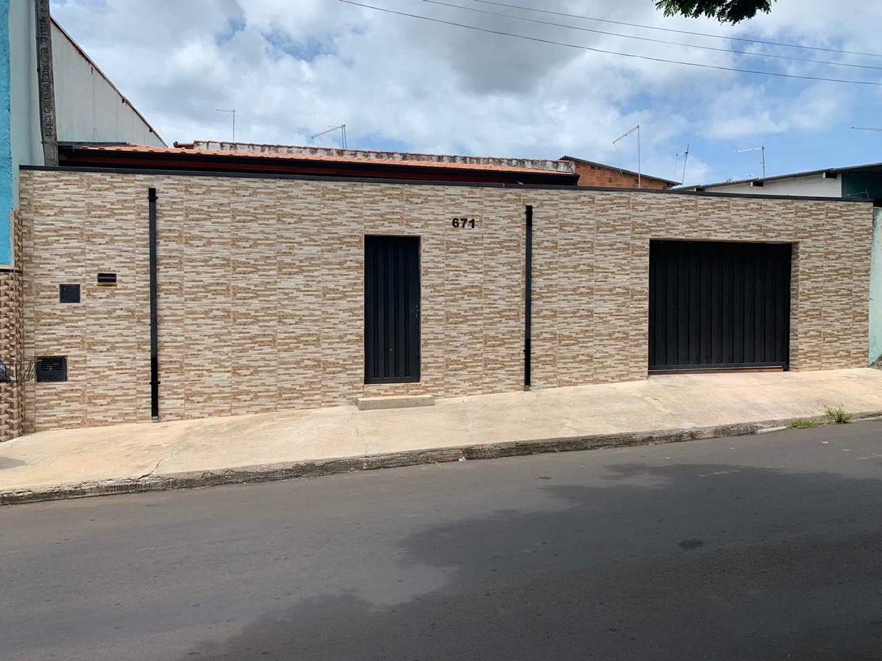 Casa à venda com 2 quartos, 250m² - Foto 1