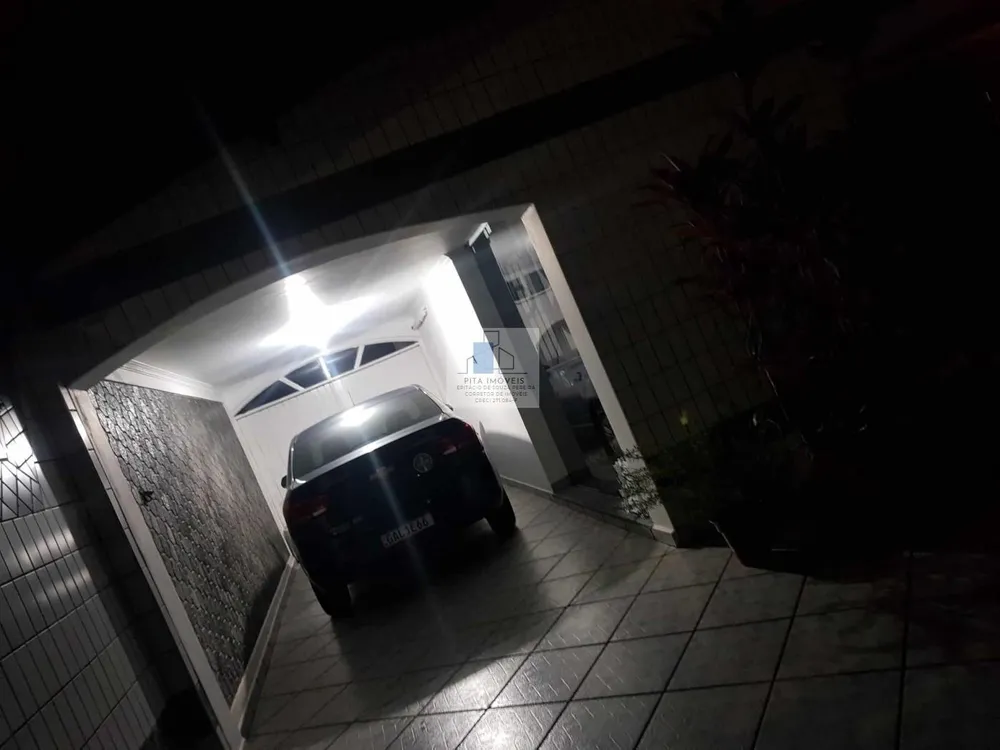 Casa, 4 quartos, 247 m² - Foto 1