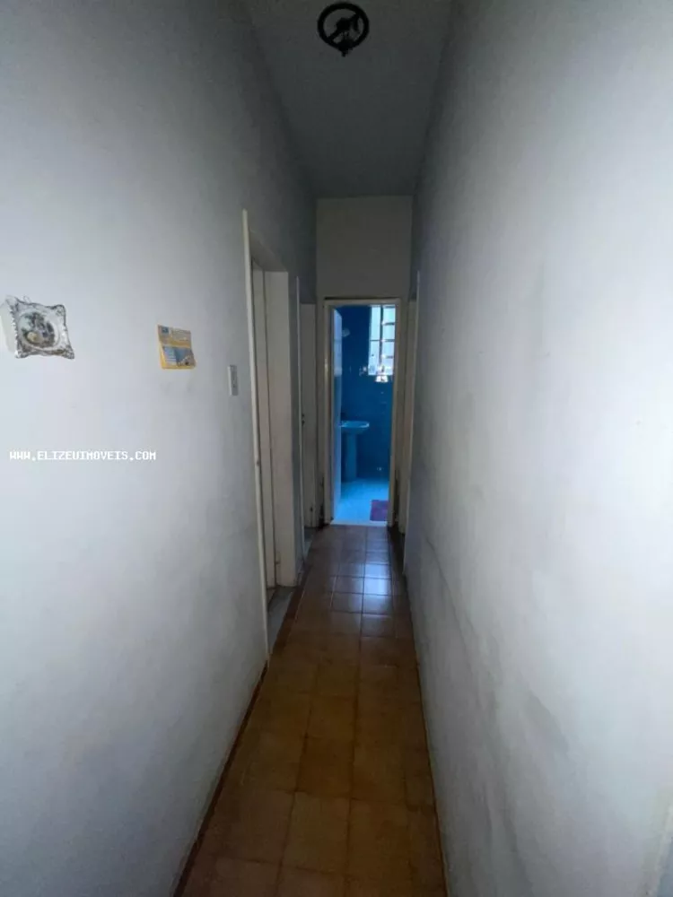 Casa à venda com 3 quartos, 250m² - Foto 4