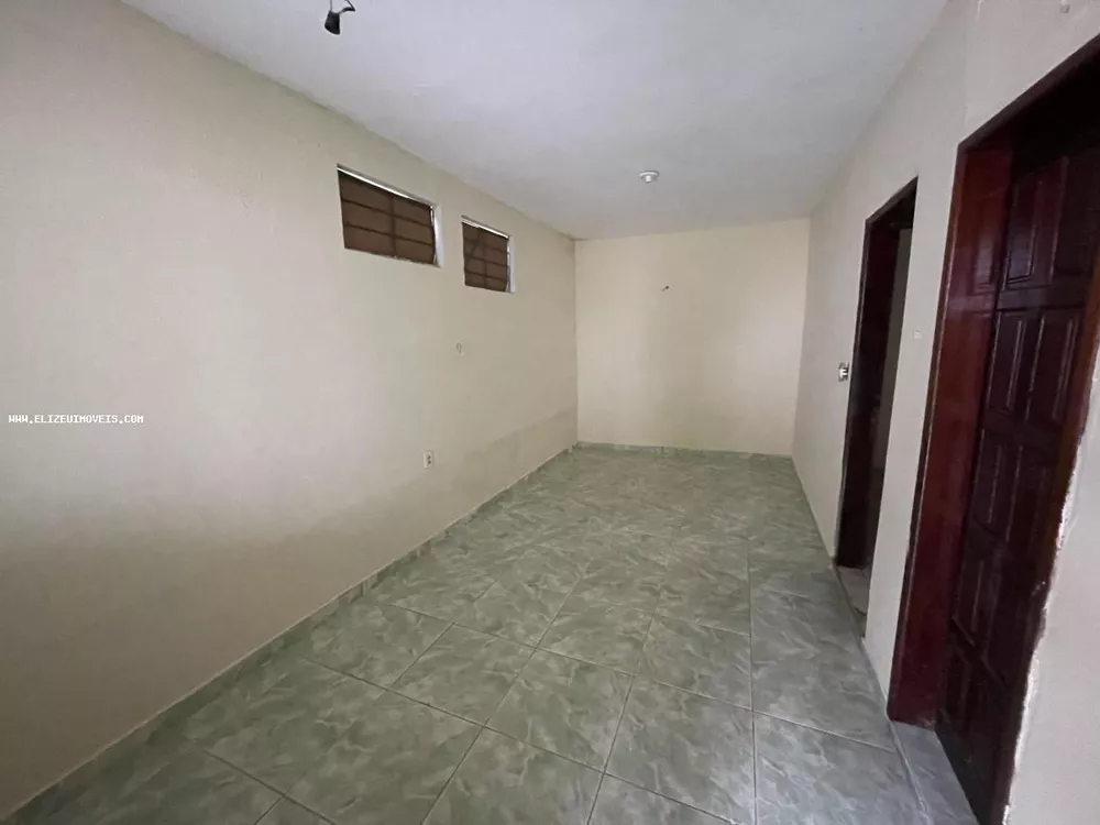 Casa à venda com 6 quartos, 400m² - Foto 2