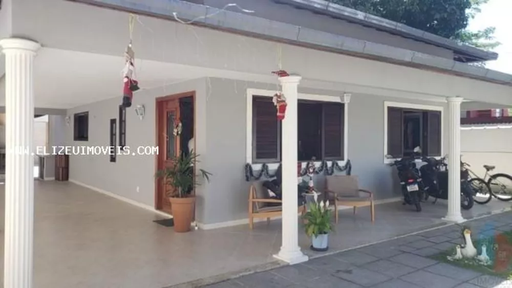 Casa à venda com 3 quartos, 200m² - Foto 2