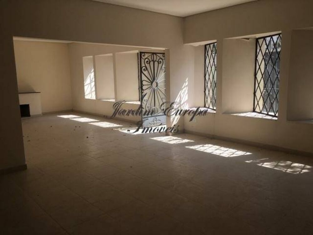 Casa à venda e aluguel com 3 quartos, 300m² - Foto 2