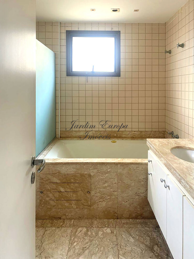 Apartamento, 3 quartos, 228 m² - Foto 2