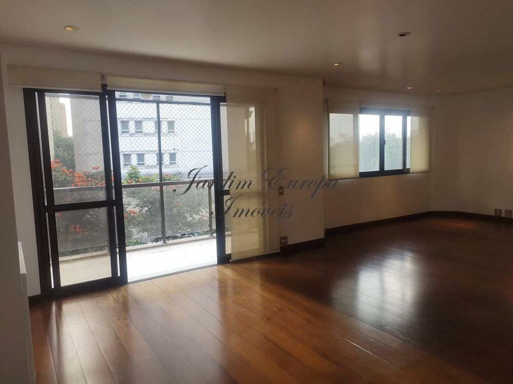 Apartamento para alugar com 4 quartos, 215m² - Foto 1