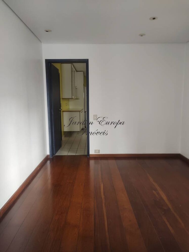 Apartamento para alugar com 4 quartos, 215m² - Foto 6