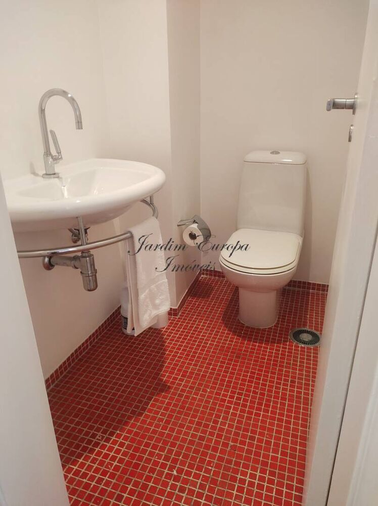 Apartamento para alugar com 4 quartos, 215m² - Foto 2