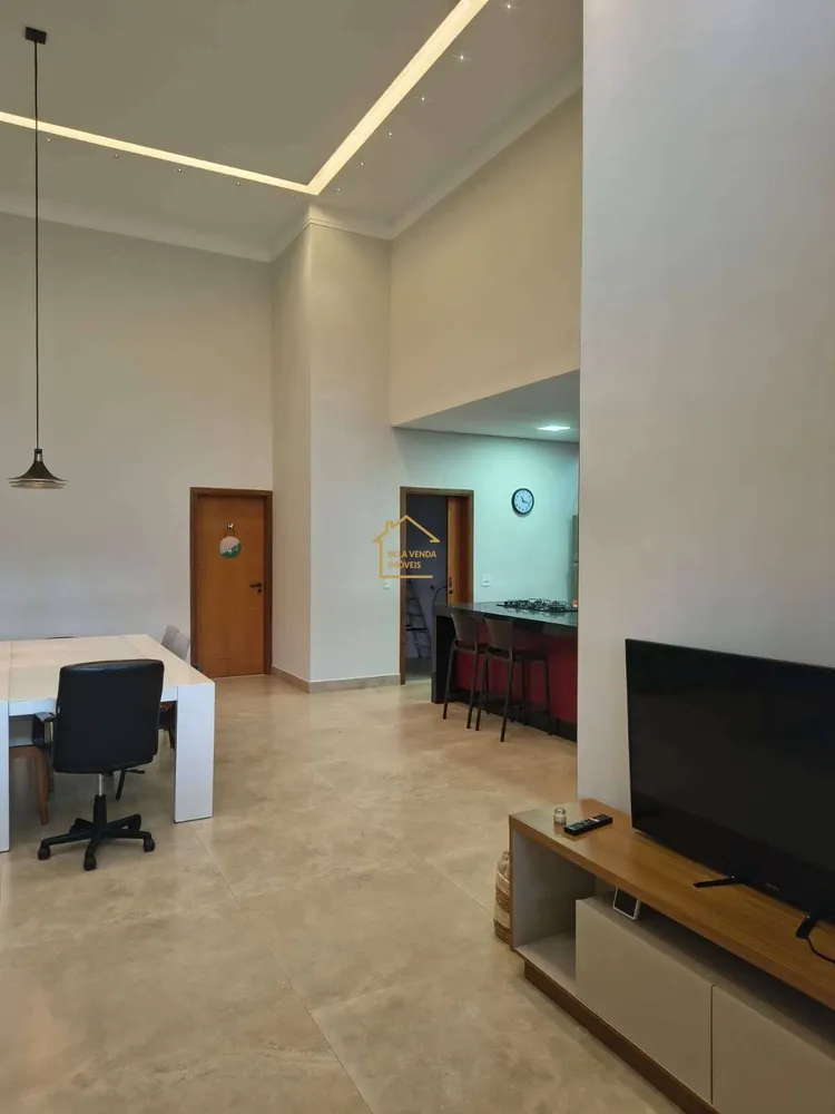 Casa, 3 quartos, 250 m² - Foto 1