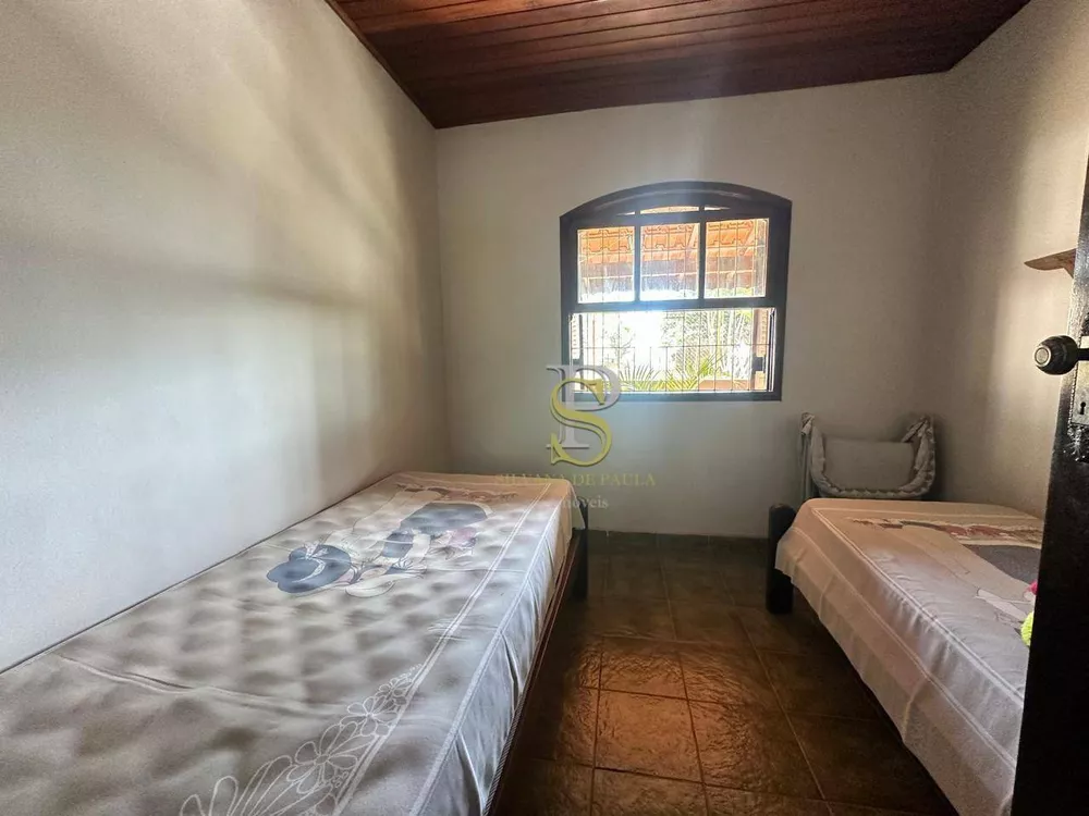 Chácara, 3 quartos, 1335 m² - Foto 1