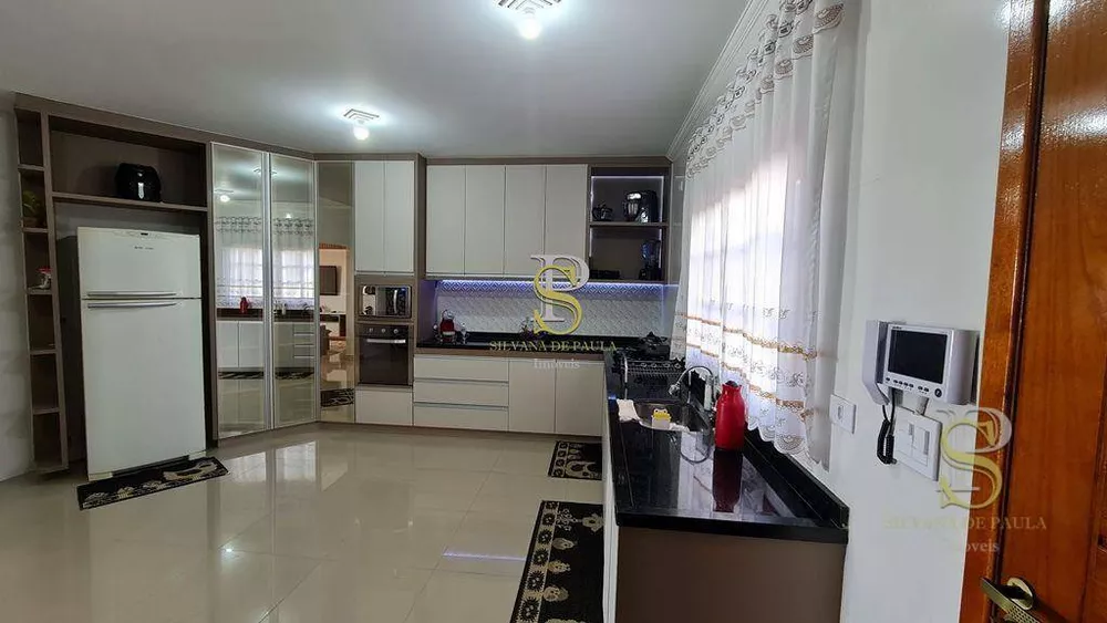 Chácara, 3 quartos, 2046 m² - Foto 1