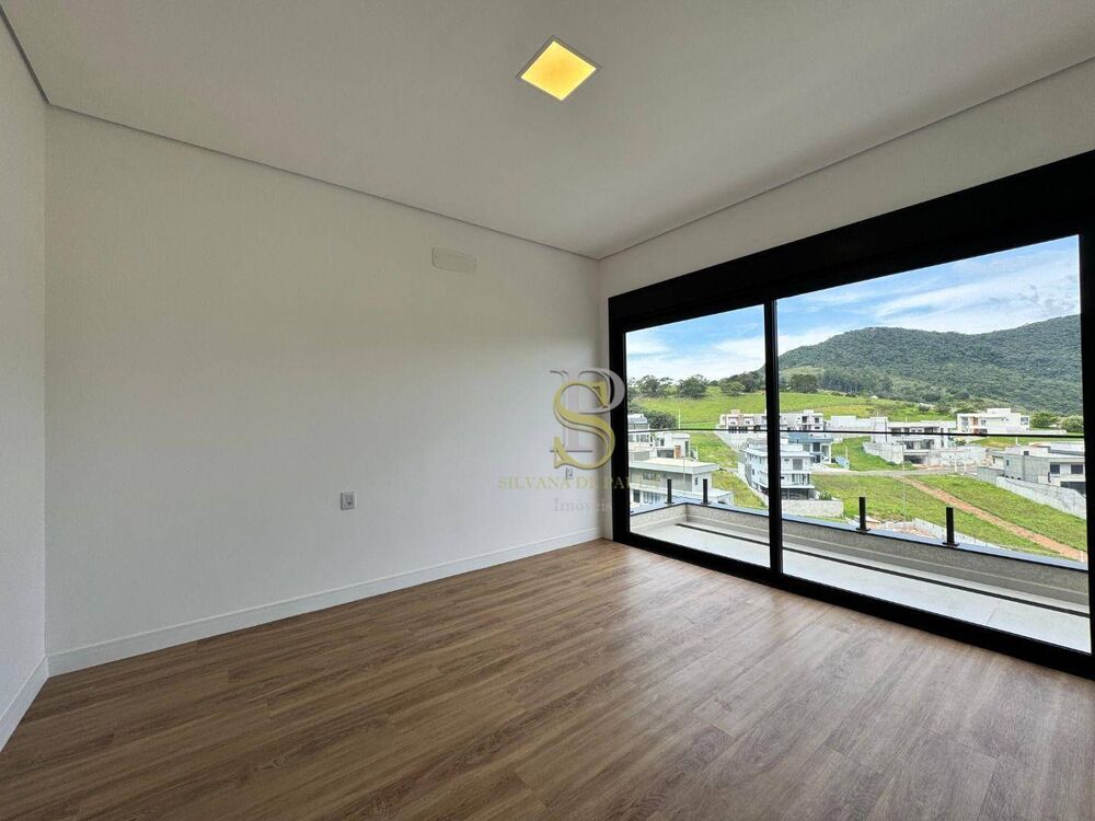 Casa de Condomínio à venda com 3 quartos, 298m² - Foto 3