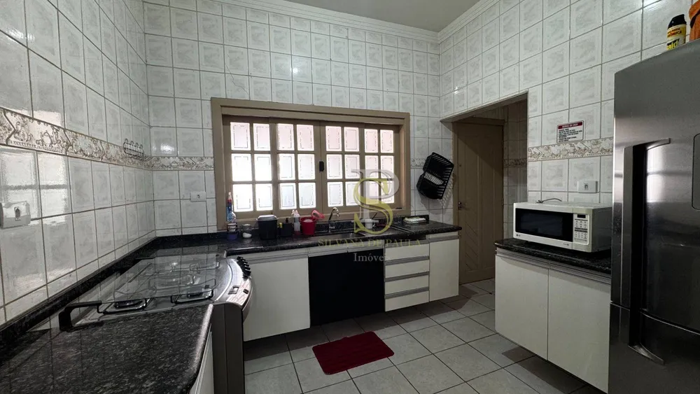 Casa, 5 quartos, 327 m² - Foto 2