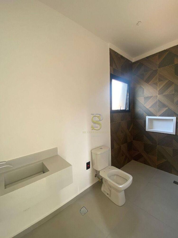 Casa à venda com 3 quartos, 160m² - Foto 2